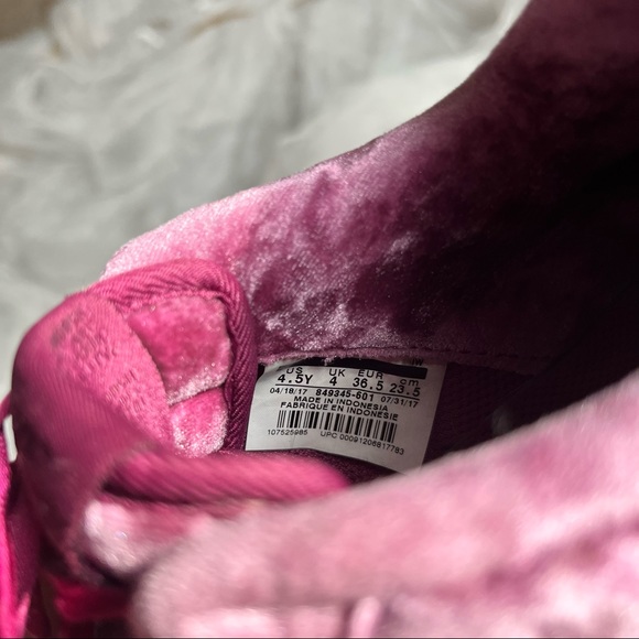 Velvet Nike Womens 6.5 - Picture 3 of 4